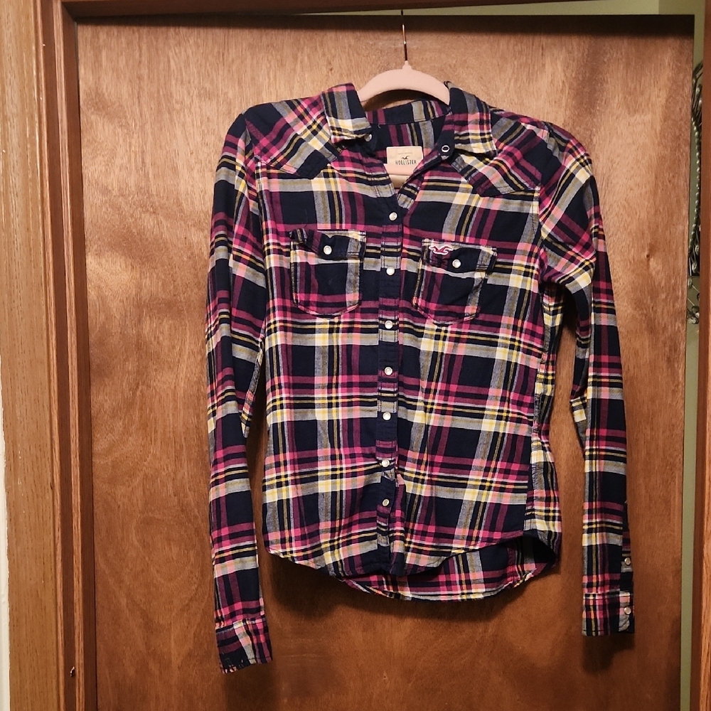 Hollister plaid Snap button down shirt size small